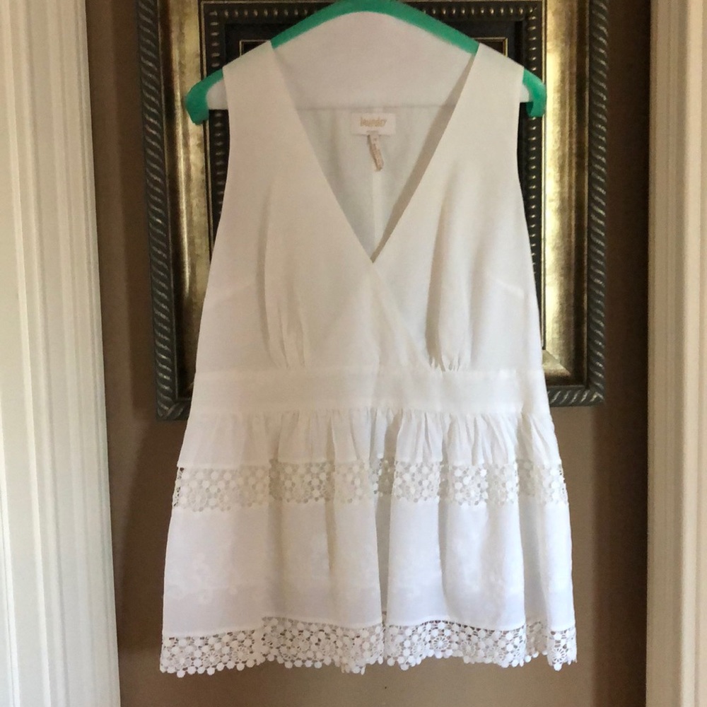 Size 10 laundry by Shelli Segal sleeveless top